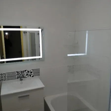 Alhambra Apartment *